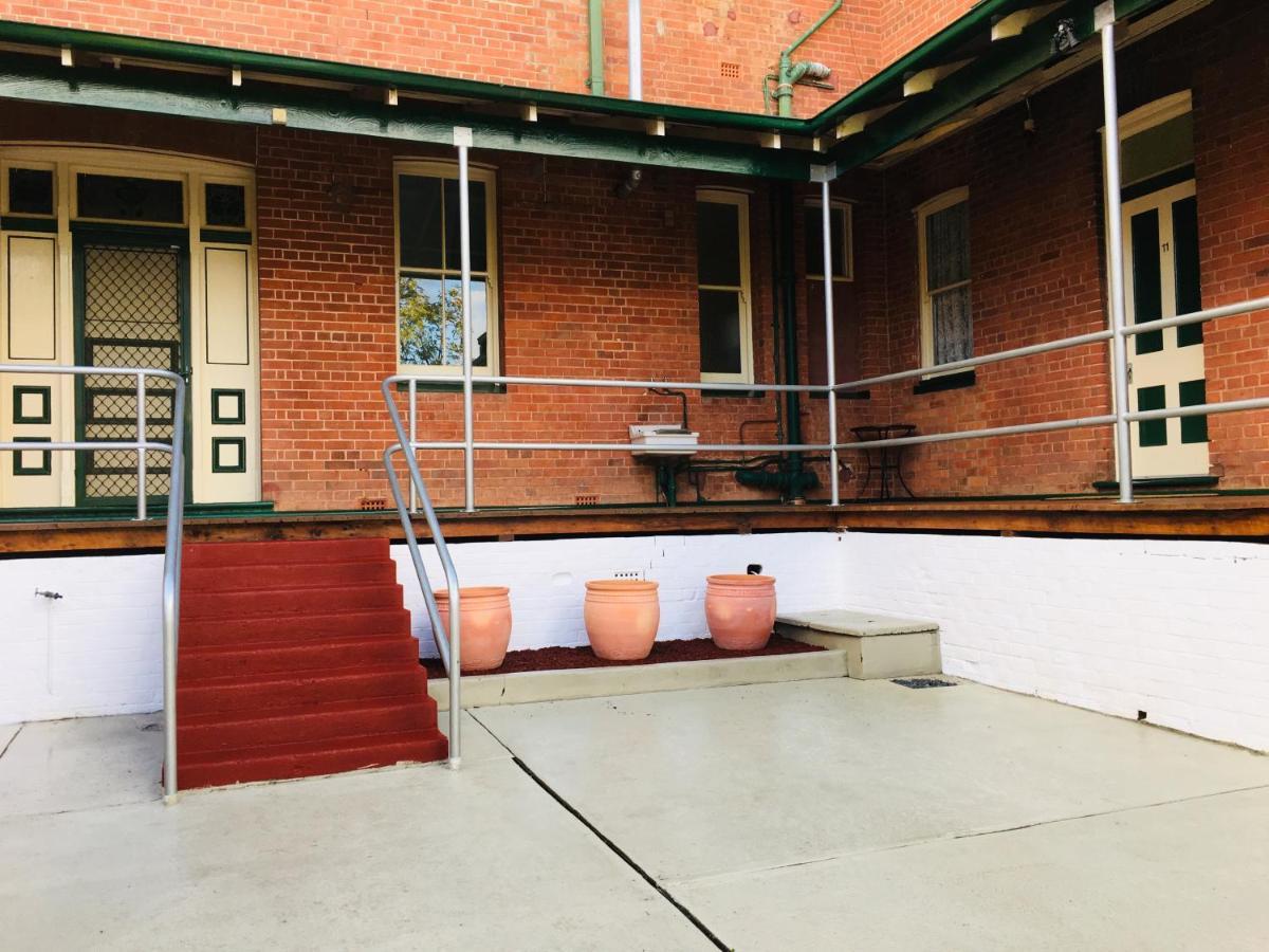 Historic Star Lodge And Station Masters House Narrandera Exterior foto