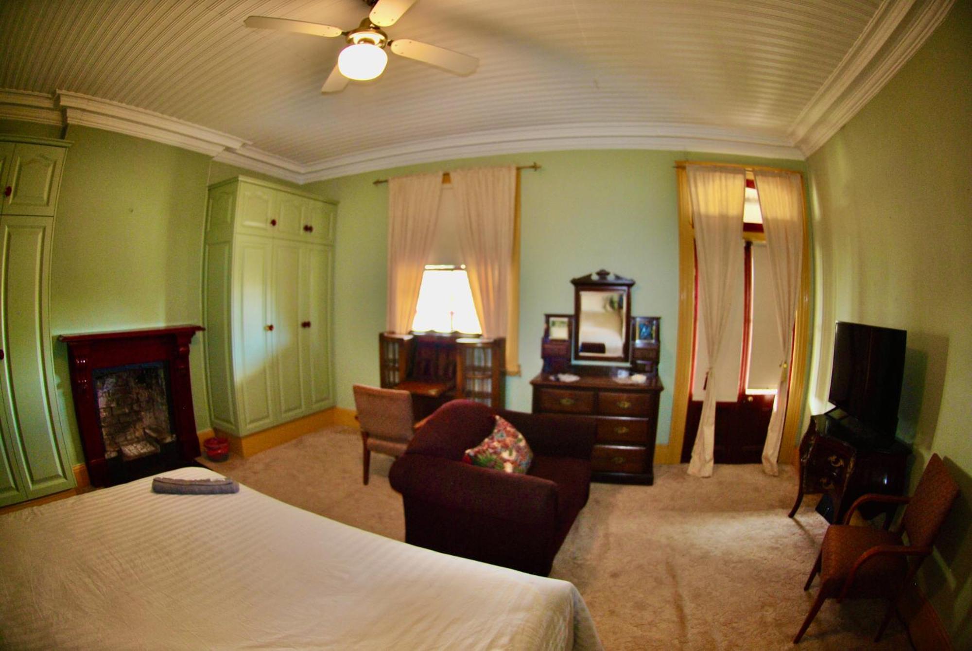 Historic Star Lodge And Station Masters House Narrandera Habitación foto